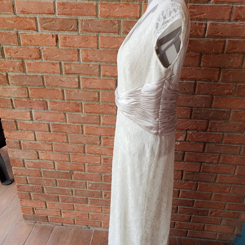 Dress - Picture 4 of 7